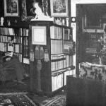 Daumantas savo bibliotekoje