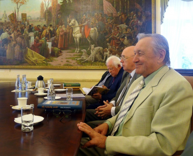 Prie apskrito stalo susitikmie su J.E. Prezidentu, Draugijos garbės nariu dr. Gitanu Nausėda